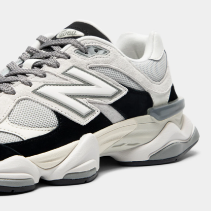 9060 "Black with Reflection"